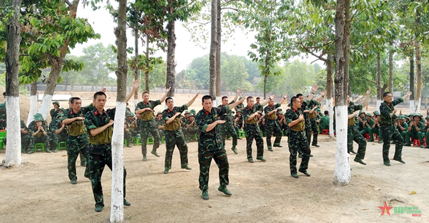 Hoạt động ngày nghỉ cuối tuần phong phú hấp dẫn chiến sĩ mới